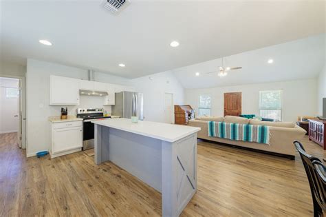 903 W Boundary St Giddings Tx 78942 Square Foot Photography