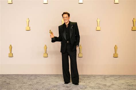 Oscars Robert Downey Jr In Saint Laurent Tom Lorenzo