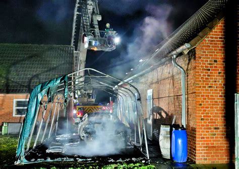 Kritischer PKW Brand Auf Landwirtschaftlichen Anwesen In Der Weiner