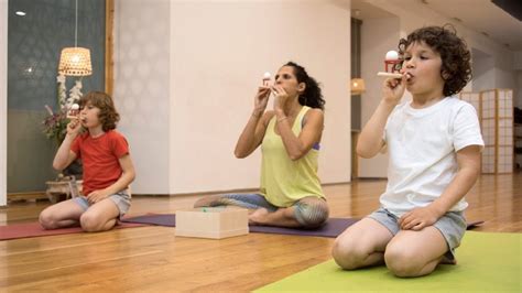 Yoga pranayama para niños Aprenden a respirar y mantener la calma