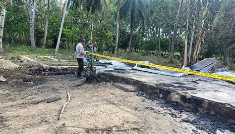 Ditinggal Pemiliknya Rumah Di Mubar Ludes Terbakar