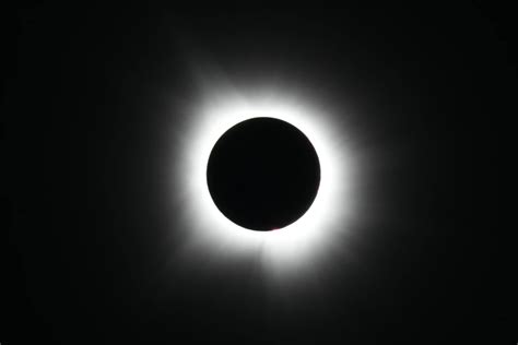 Eclipse Total De Sol Cautiva A Norteamérica El Cielo Se Despeja Justo