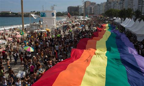 Miles participan en desfile del orgullo gay en Río El Nuevo Día