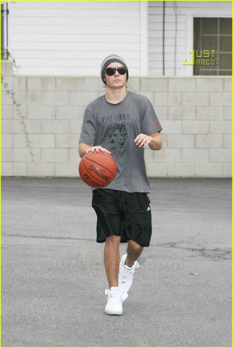 Photo: zac efron basketball playa 10 | Photo 719081 | Just Jared: Entertainment News