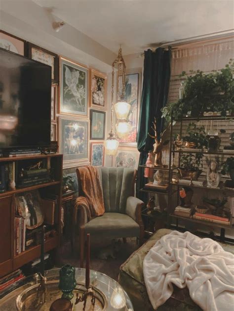 ⋆ ˚｡⋆୨୧˚ Maximalist Eclectic Cluttered Vintage Antique Victorian