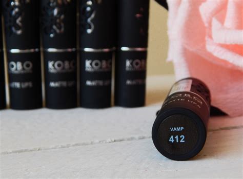 KOBO Matte Lips nowe odcienie Naked Stone Brownie Rare Red Lila Rouge Vintage a może Vamp