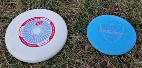 whats  difference  ultimate frisbee  disc golf