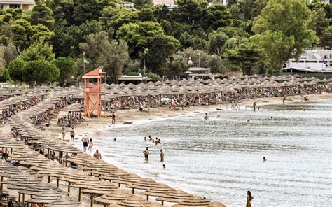 Grèce le mouvement des plages libres à l origine de l