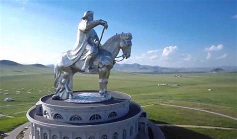 Fra Ulaanbaatar Djenghis Khan Statuen Og Terelj National Park