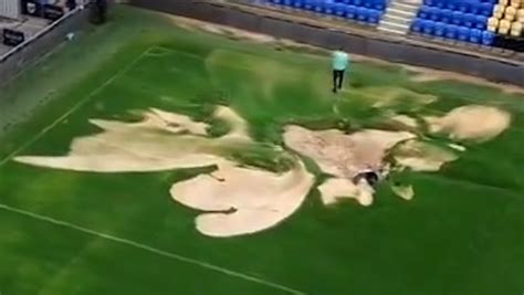 Watch ‘sinkhole Opens Up In Middle Of Wimbledons Pitch Amid Floods