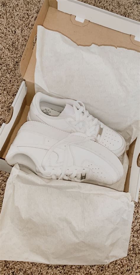 𝐩𝐢𝐧 And 𝐢𝐠 𝐟𝐚𝐢𝐭𝐡𝐞𝐦𝐦𝐚𝐥𝐢𝐞 ⭐️⭐️⭐️ White Nike Shoes Trending Shoes