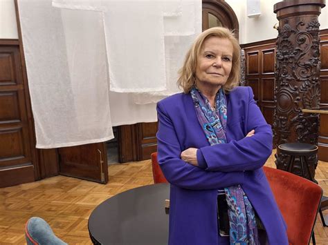 Carme Riera Vuelve A La Novela Con Una Ombra Blanca Una Historia De