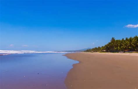 Playa El Cuco in El Salvador. The Ideal Beach to Relax