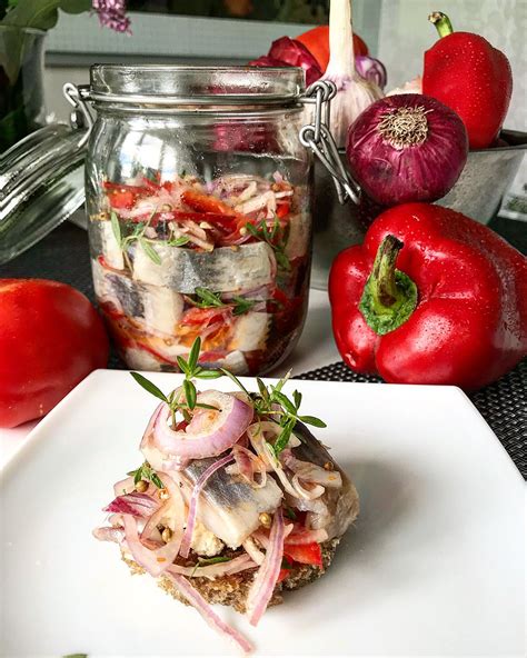 Селёдка с болгарским перцем и красным луком в пряной заливке от ...