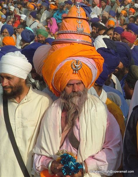 Big turban of Nihang Singh | paradoxoff