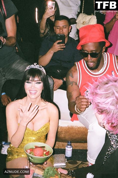 Megan Fox Sexy Seen Flaunting Her Hot Cleavage At Her Birthday Alongside MGK In Las Vegas AZNude