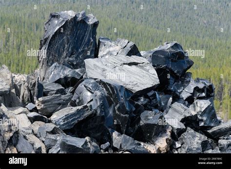 Natural obsidian volcanic glass at Newberry Volcano in Oregon Stock Photo - Alamy