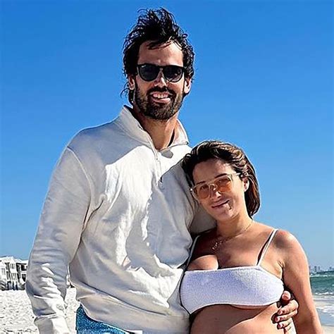 Jessie James Decker Enjoys Beach Trip With Big Daddy Eric Decker Cliché Magazine