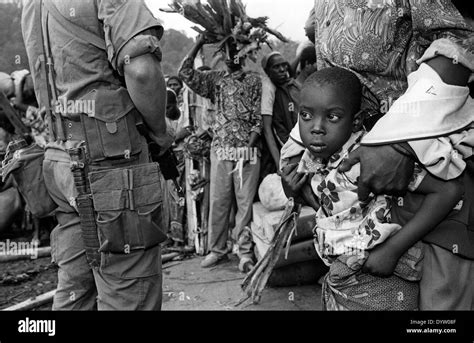 Enfant Soldat Afrique Banque De Photographies Et Dimages à Haute