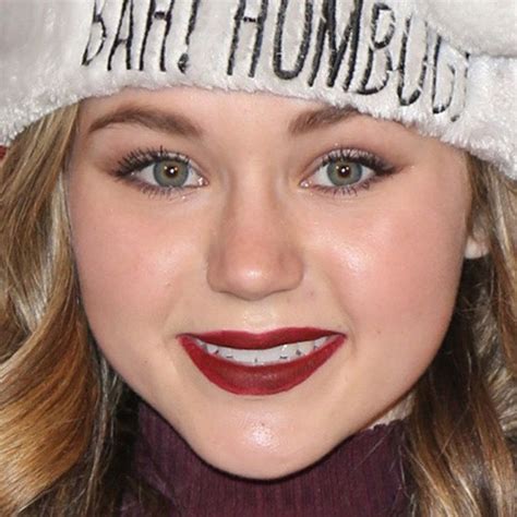 Brec Bassinger Makeup Beige Eyeshadow And Red Lipstick Steal Her Style