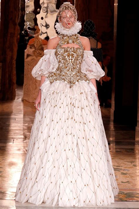 Alexander Mcqueen Fall Ready To Wear Fashion Show Vogue