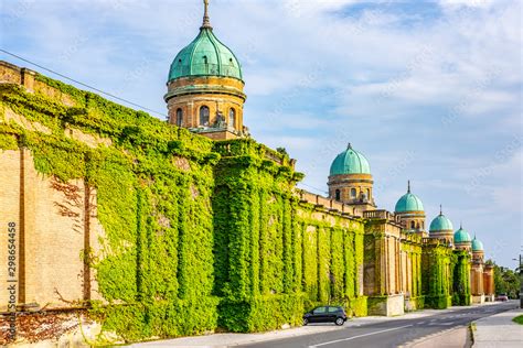 Mirogoj – The main entrance to Mirogoj cemetery, Zagreb, Croatia Stock ...