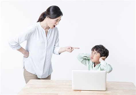 ‘온라인 수업과 ‘게임의 유혹 사이 ‘현명한 제약 필요할 때 당신의 건강가이드 헬스조선