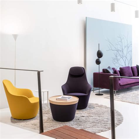 showroom kiosk design