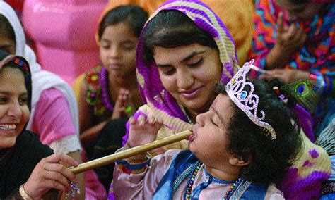 Hindus Celebrate Krishnas Birthday Pakistan Dawncom