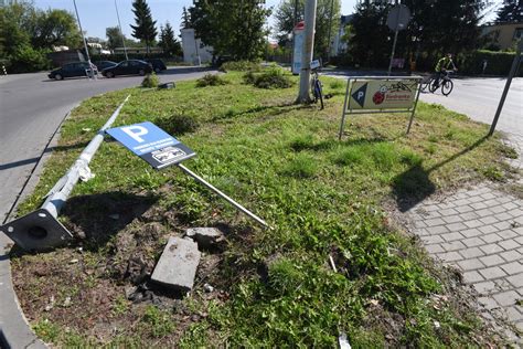 W Bydgoszczy tir taranował wszystko co było na poboczu Kierowca w