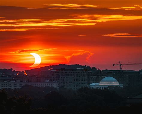 Solar Eclipse In Washington Brook Collete