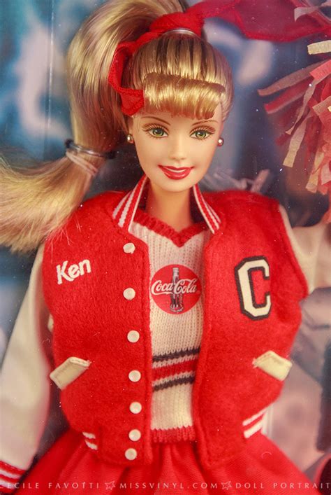 Barbie Coca Cola Cheerleader MISS VINYL BLOG Poupées de collection