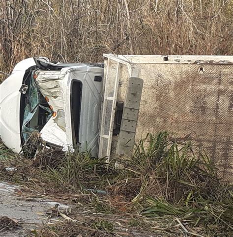 Vuelca Veh Culo De Carga En La Carretera Jos Mar A Morelos Polyuc