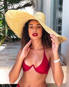 Hot Sexy Juliana Louise Bikini Pics