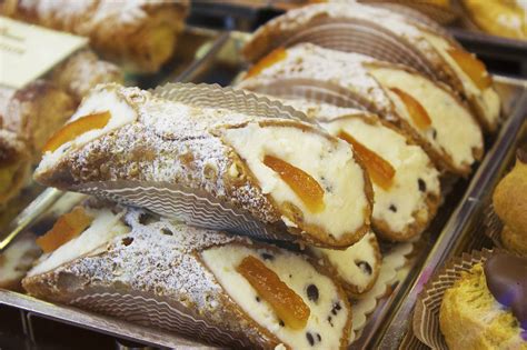 Il Cannolo Siciliano Origini E Preparazione Di Un Mito Della