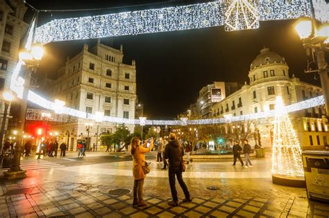 Así es el alumbrado navideño en Granada este año Ideal