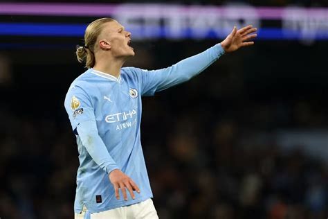 Premier League Manchester City Goleia Quatro Gols De Haaland E