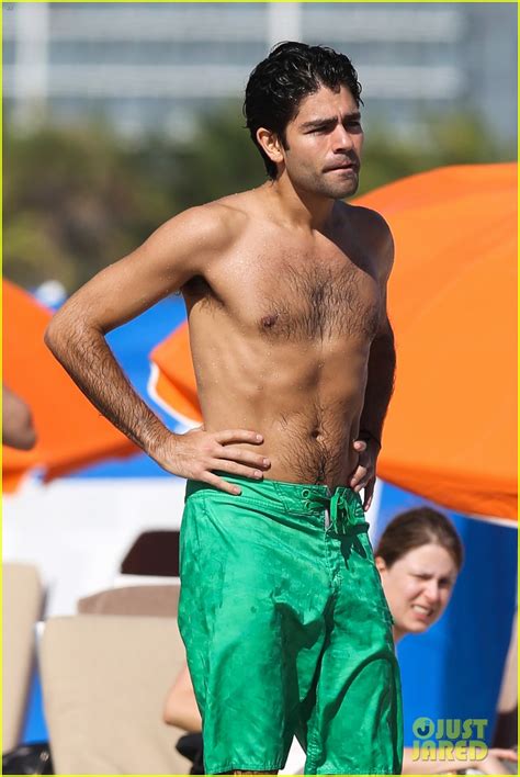 Entourages Adrian Grenier Shirtless Miami Beach Day Photo 3005769