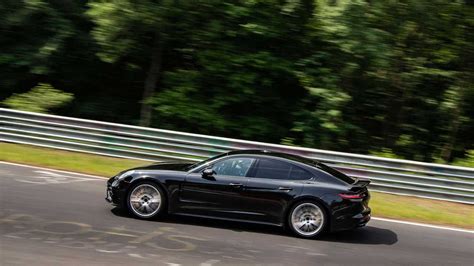 Porsche Nin Yeni Panamera Versiyonu N Rburgring De Rekor K Rd