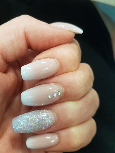 Nude Ombre With Glitter X Nails Beauty Nails Pretty Nails Classy