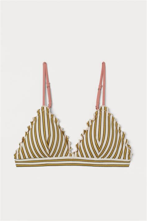 Ester Expósito revoluciona las RRSS con su bikini a rayas siete opciones de H M para seguir con