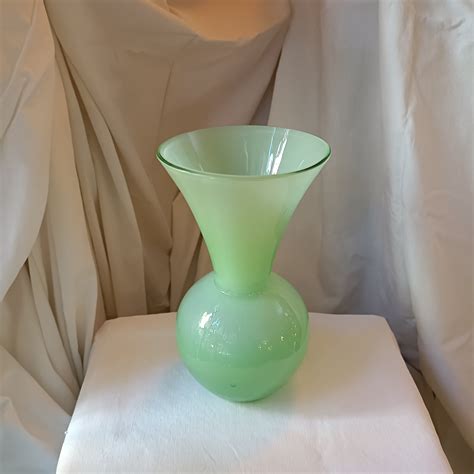 Vase soliflore en opaline vert clair Début de Série