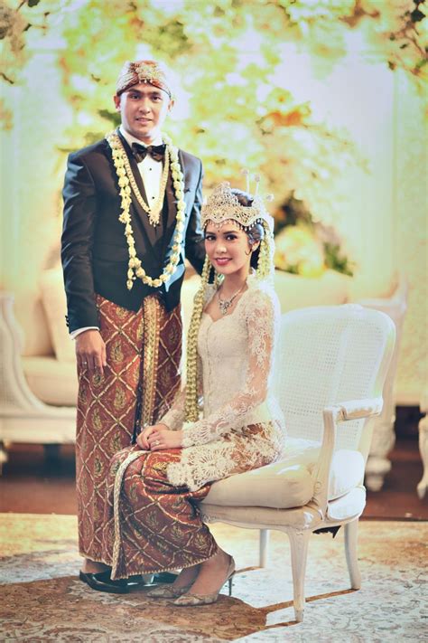 Traditional Indonesian Wedding Attire