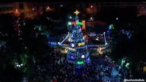 ABI Presidente enciende el árbol de Navidad en plaza Murillo y