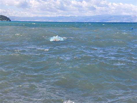 (ФОТО) Превртено кајче крај кејот во близина на х.Тино – Ohrid1