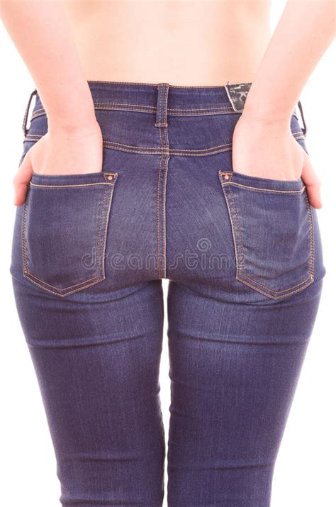 Jeans De Port De Belle Jeune Femme Mince De Torse Nu Photo Stock