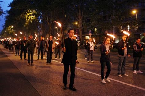 Croci Celtiche E Saluti Romani Al Corteo In Ricordo Di Ramelli La