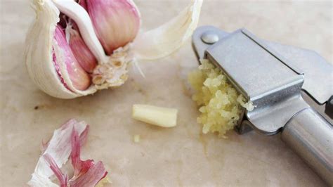 How to Use the Best Garlic Press for a Recipe – Orblue