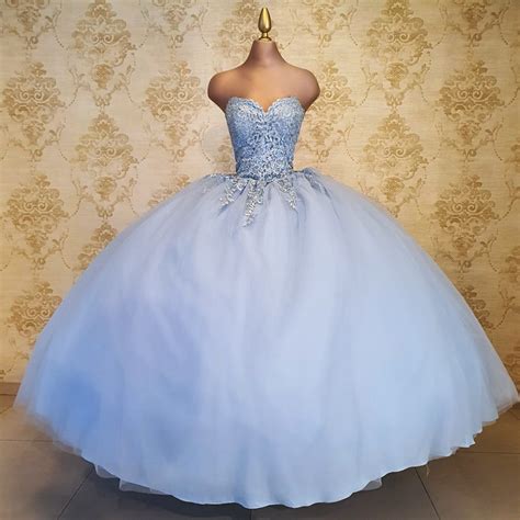 Vestido para Quinceañera Azul Cielo con Flores Almudena Boutique