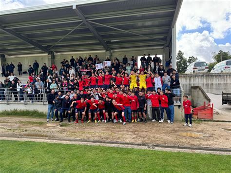 Equipa De Juniores Da Ud Oliveirense Subiu Primeira Divis O Nacional